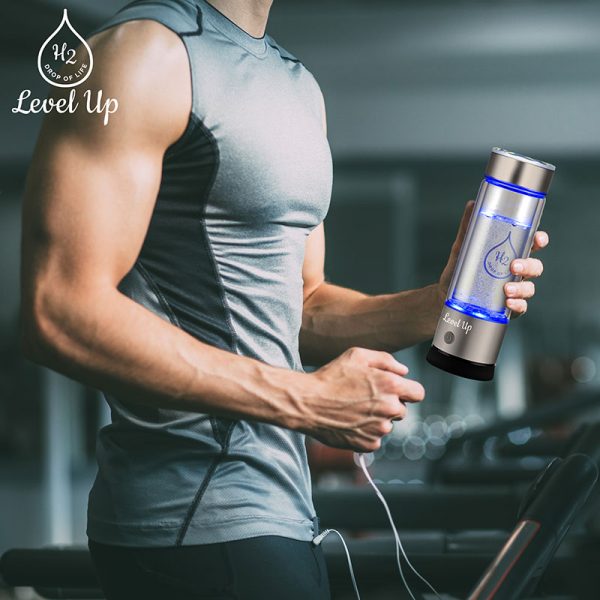 water-bottle-with-hydrogen-generator-fitness-man